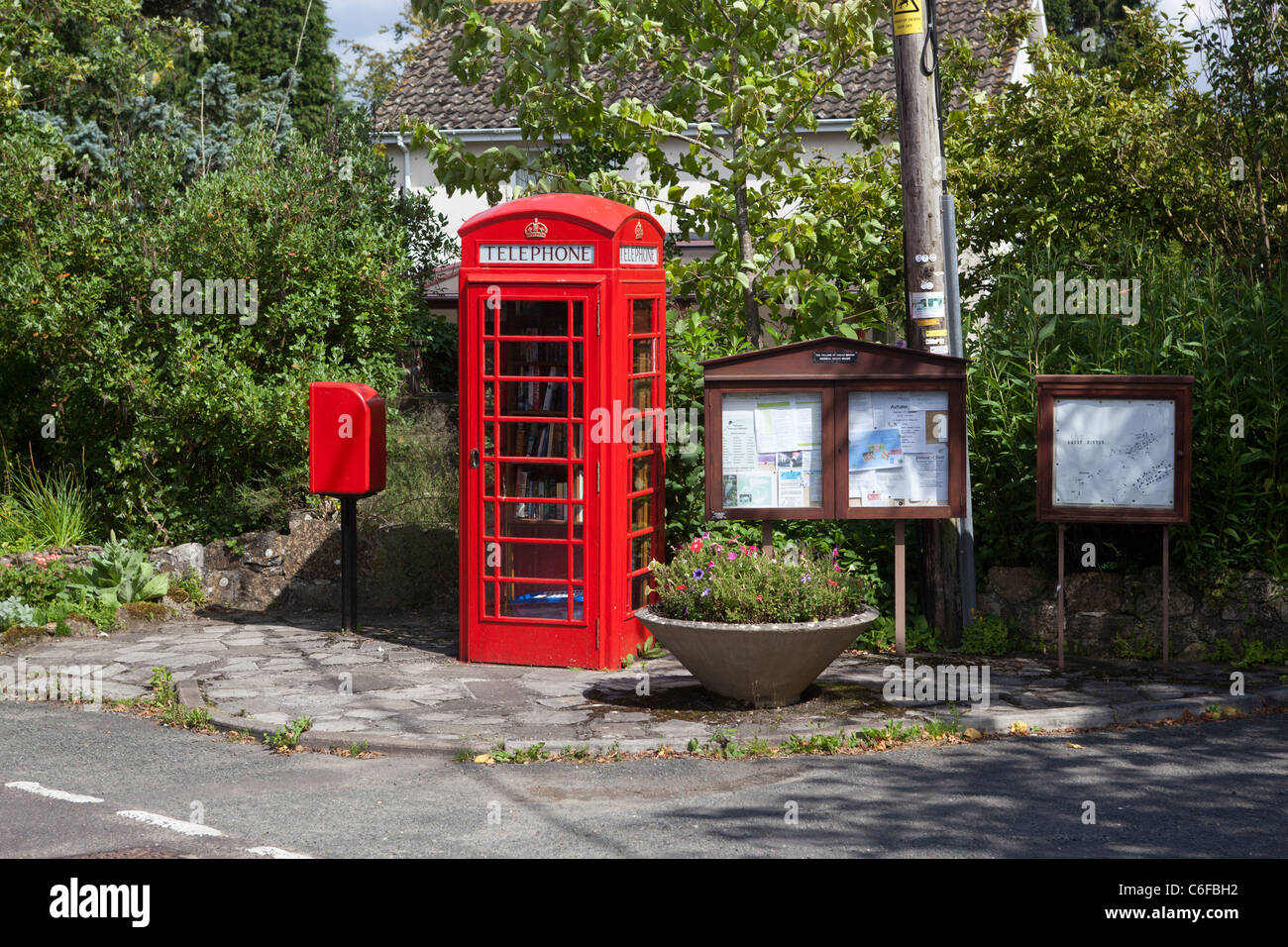 Villaggio casella Telefono Prenota nella libreria Exchange grande Hinton Wiltshire Foto Stock