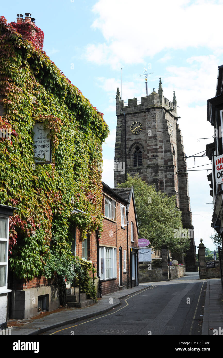 Santa Maria della strada e Chiesa Market Drayton Shropshire England Regno Unito Foto Stock