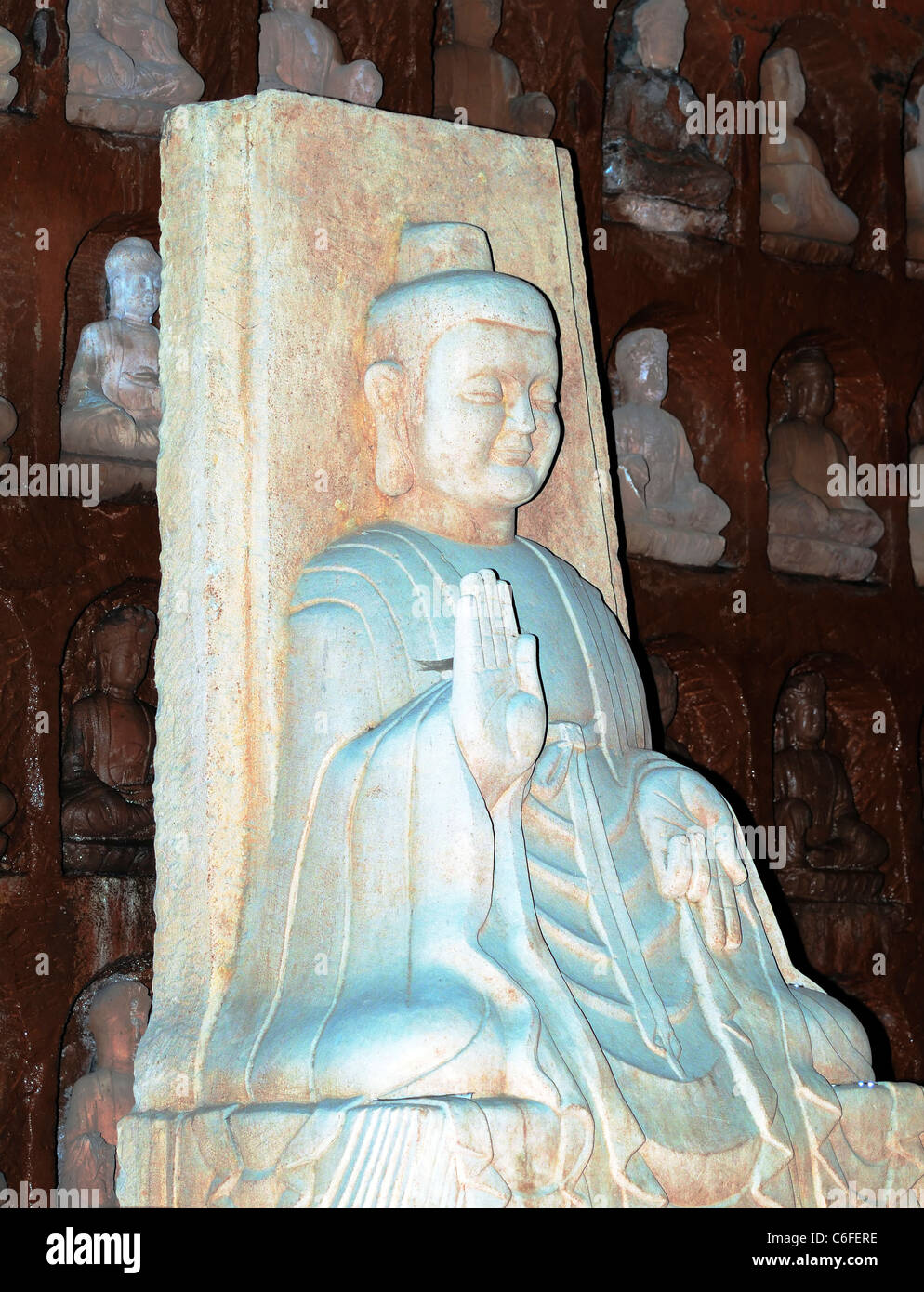 Statua del Buddha, Orientale Buddha Park (Dongfang Fodu Gongyuan), Leshan, Cina Foto Stock