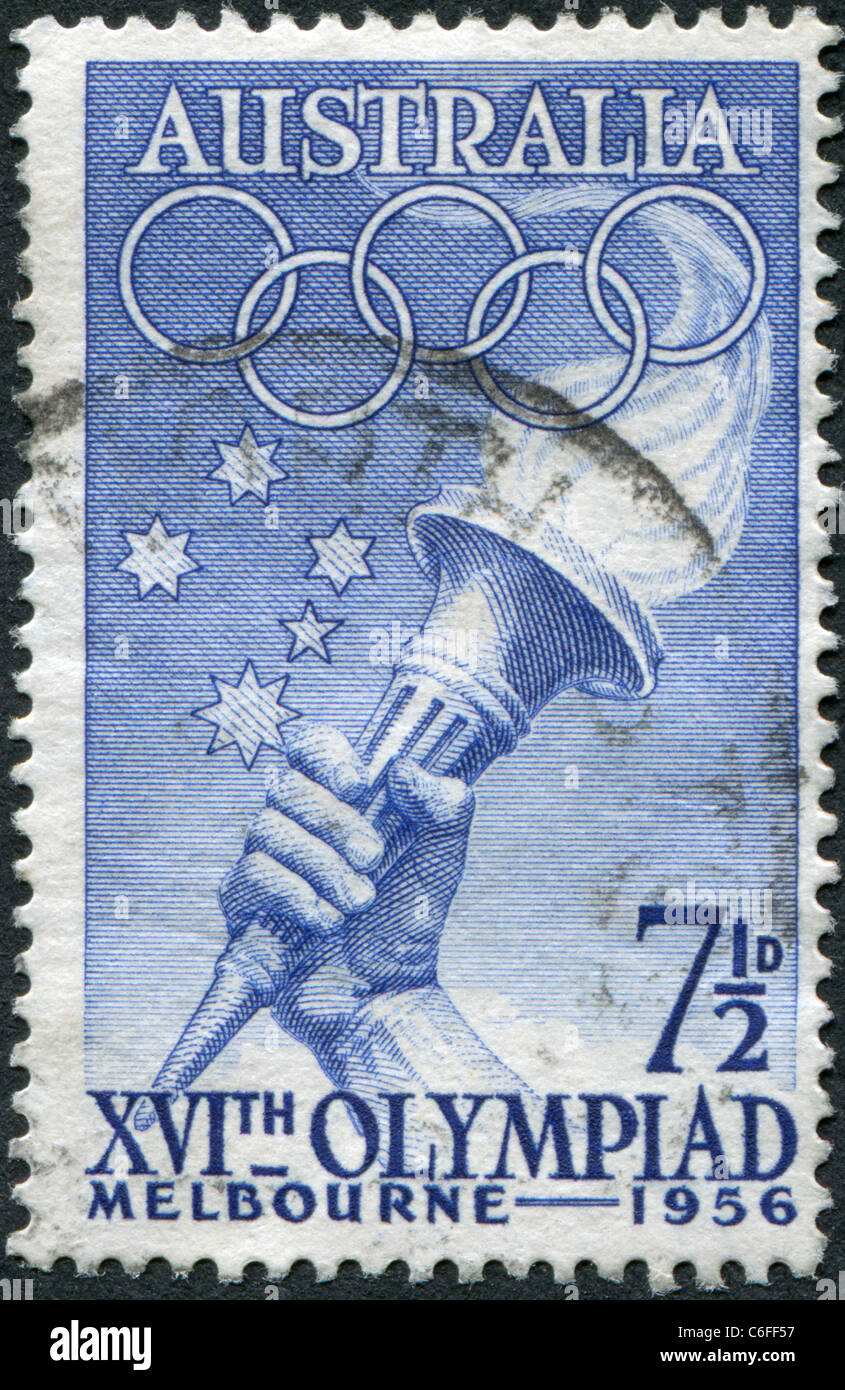 AUSTRALIA-1956 un timbro stampato in Australia è dedicato ai giochi olimpici estivi di Melbourne, mostra la Croce del Sud, Torcia olimpica Foto Stock