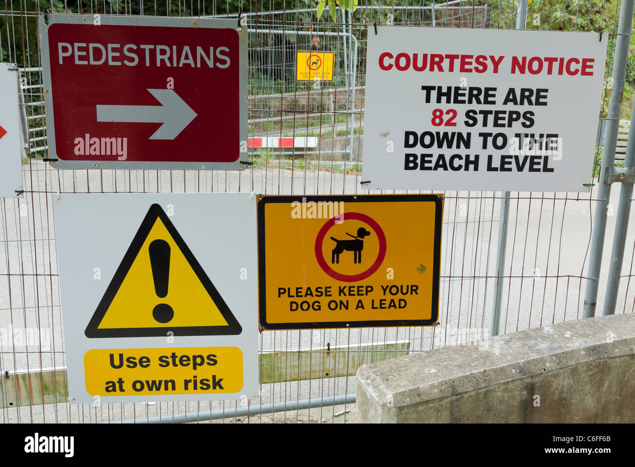 I segnali di avvertimento di gestione del rischio per la salute e gli avvisi di sicurezza Foto Stock