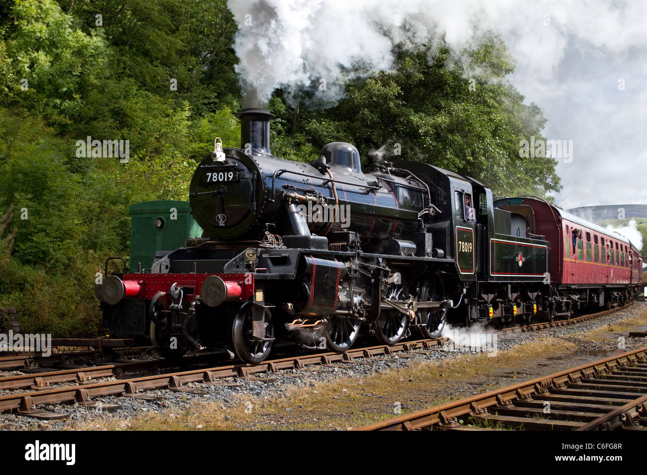 La seconda guerra mondiale, BR Classe 2MT treno a vapore locomotiva 78019  1948 treni e materiale rotabile in apertura del restaurato Line Kirkby Stephen East, Cumbria Foto Stock