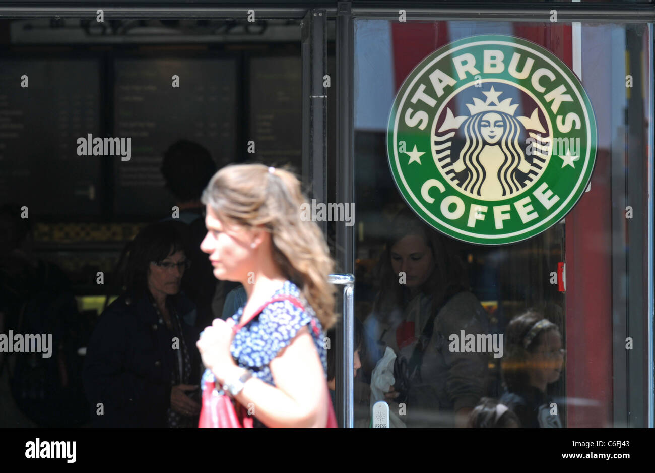 Starbucks Coffee shop, Gran Bretagna, Regno Unito Foto Stock