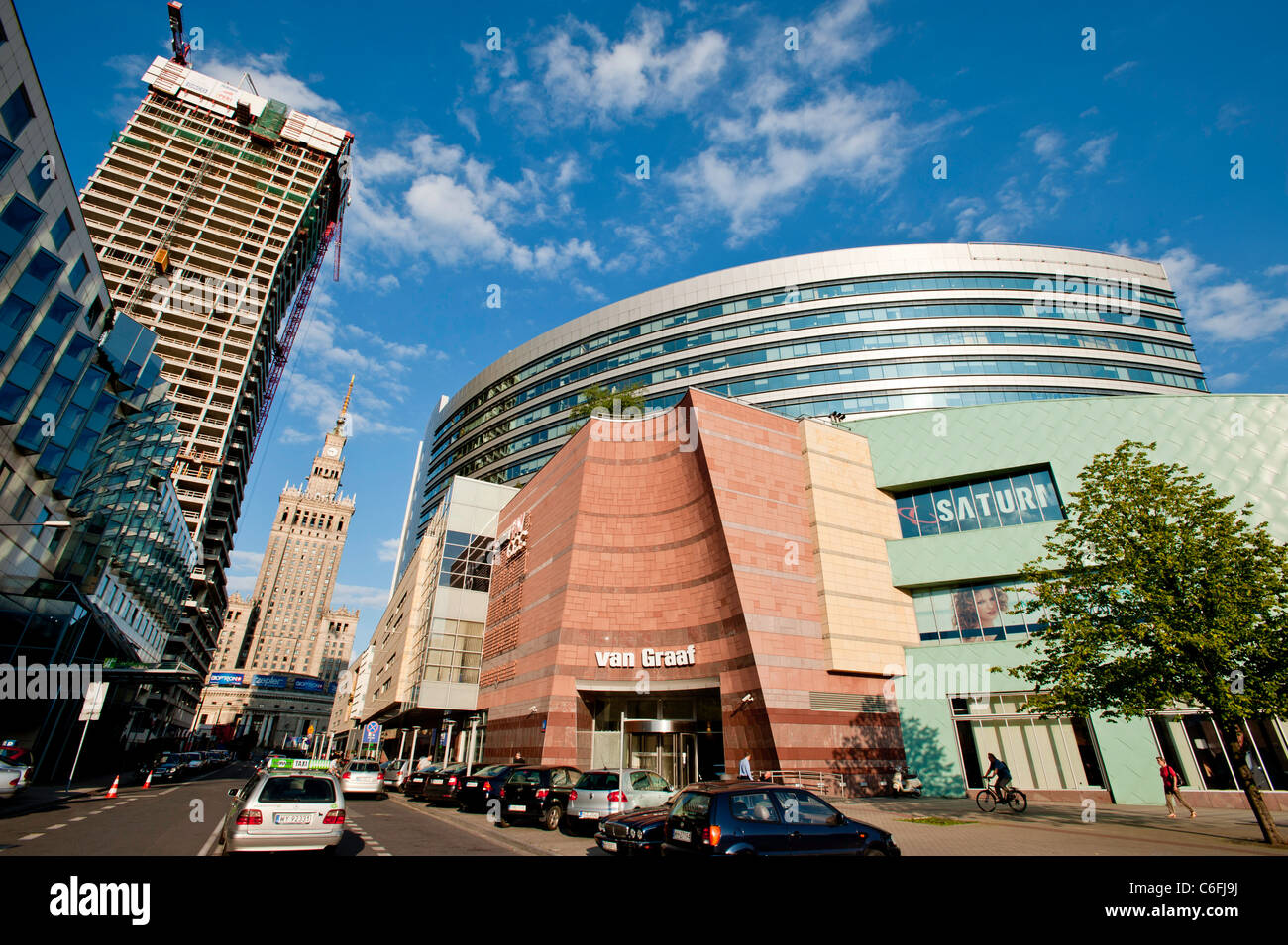Il terzo più alto grattacielo in Polonia durante la costruzione su Ulica Zlota, Varsavia, Polonia Foto Stock