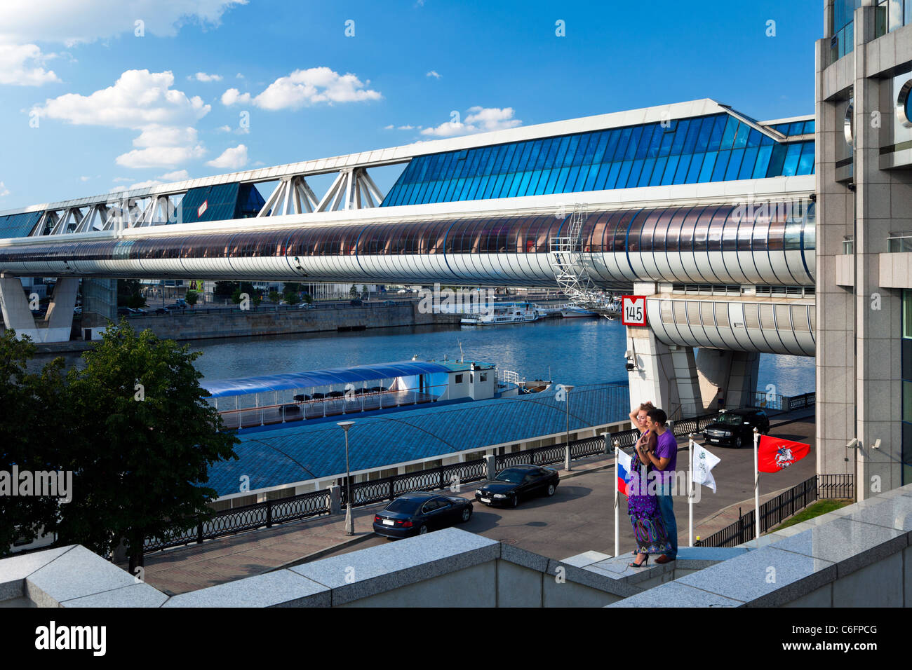 Passerella sul fiume di Mosca. Foto Stock