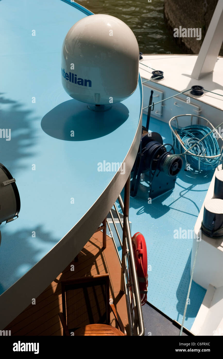 Nave coperta a cupola radar Sunny Blue Colonia Koln Germania Europa Foto Stock