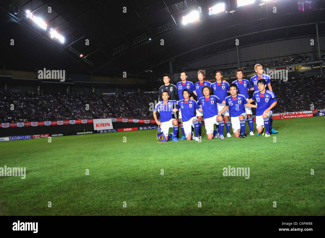 Giappone team group line-up prima che il Kirin Challenge Cup 2011 match tra Giappone 3-0 Corea del Sud. Foto Stock