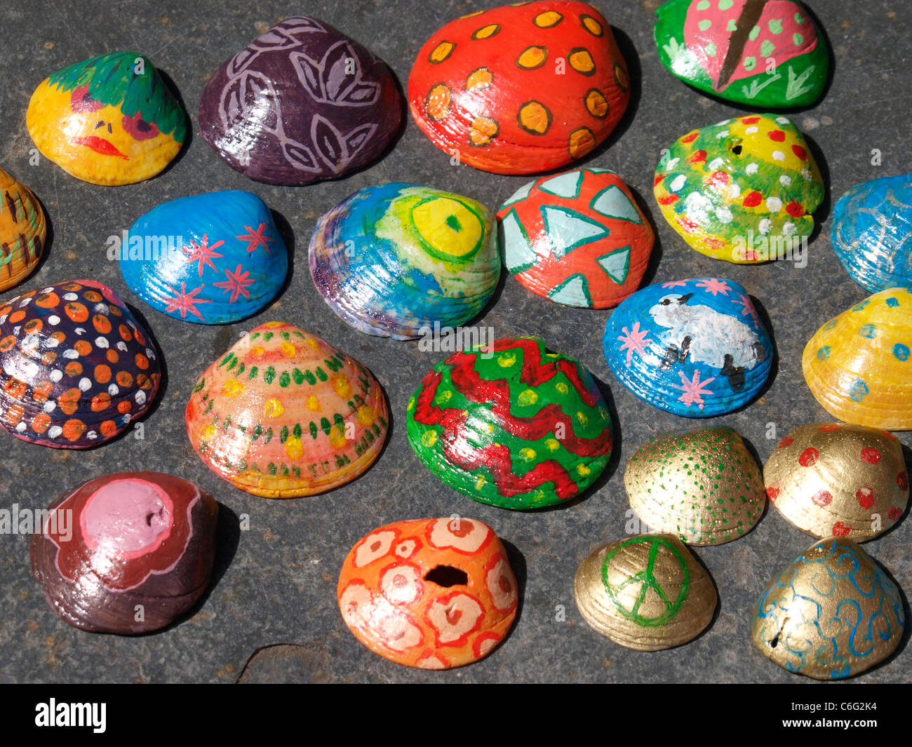 Painted shells immagini e fotografie stock ad alta risoluzione - Alamy