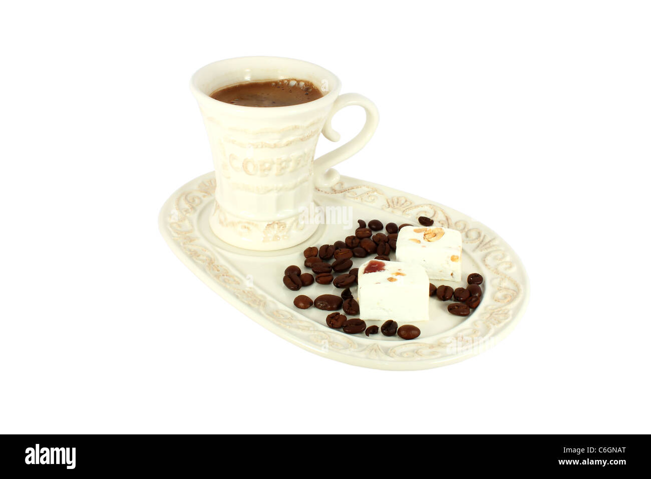 Tazza di caffè con torte isolato su bianco Foto Stock