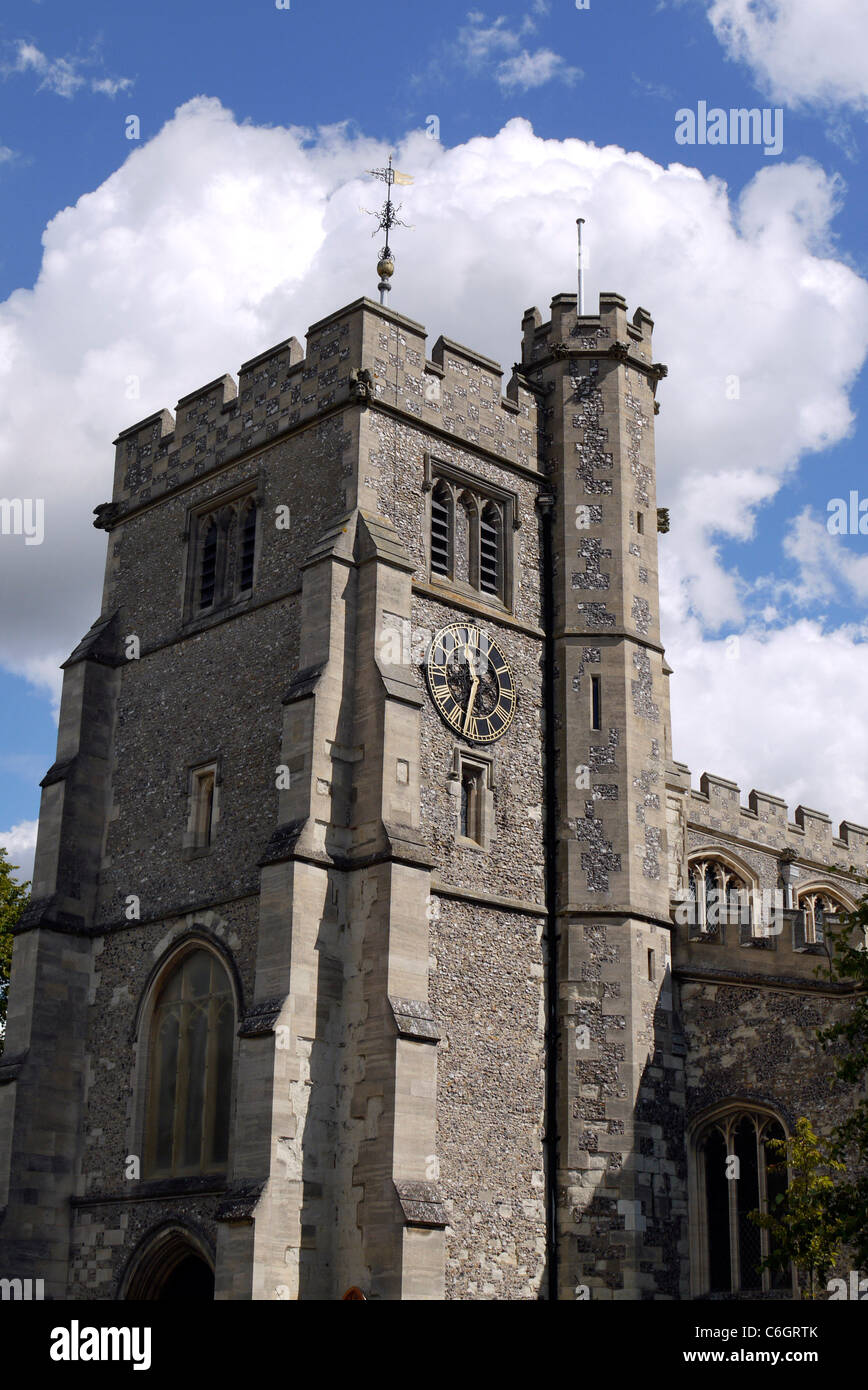 La chiesa parrocchiale di San Pietro e di San Paolo in città mercato di Tring, Hertfordshire, Inghilterra Foto Stock