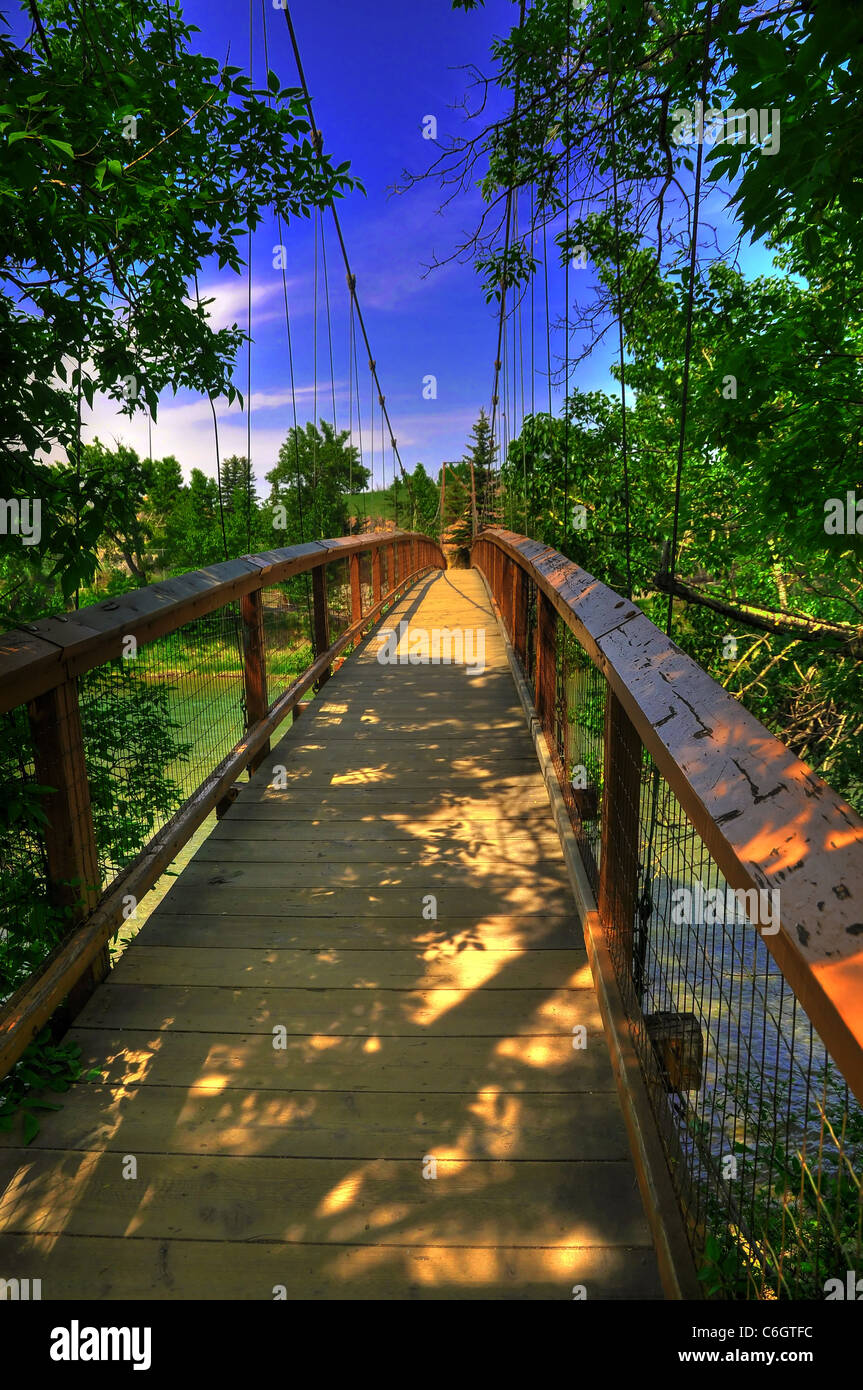 HDR foto di un Suspesion ponte su un fiume Foto Stock