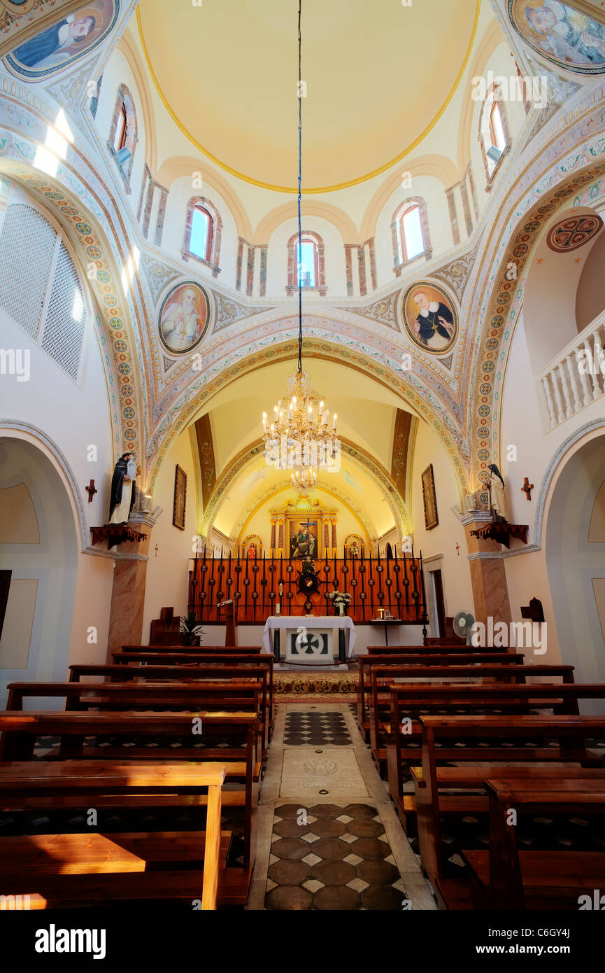 Catholic Sanctus Ioannes Baptista chiesa in Fira, Santorini (Thira), Isole Cicladi, il Mare Egeo, in Grecia, in Europa Foto Stock