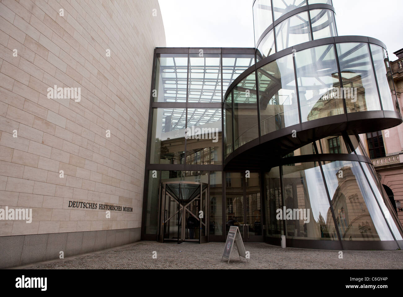 Deutches Historisches Museum nuova sezione costruito con acciaio e vetro dall'architetto I.M. Pei Foto Stock