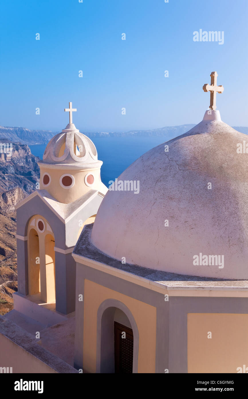 Chiesa greco-ortodossa di Fira, Santorini (Thira), Isole Cicladi, il Mare Egeo, in Grecia, in Europa Foto Stock