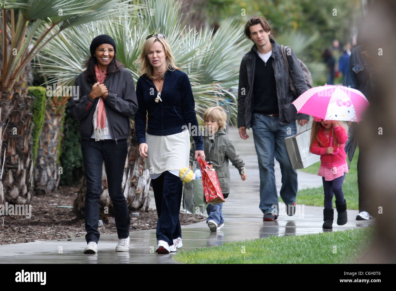 Amanda Holden, marito Chris Hughes e figlia Alexa Hughes di shopping per la  giornata a Grove mall in Hollywood Los Foto stock - Alamy