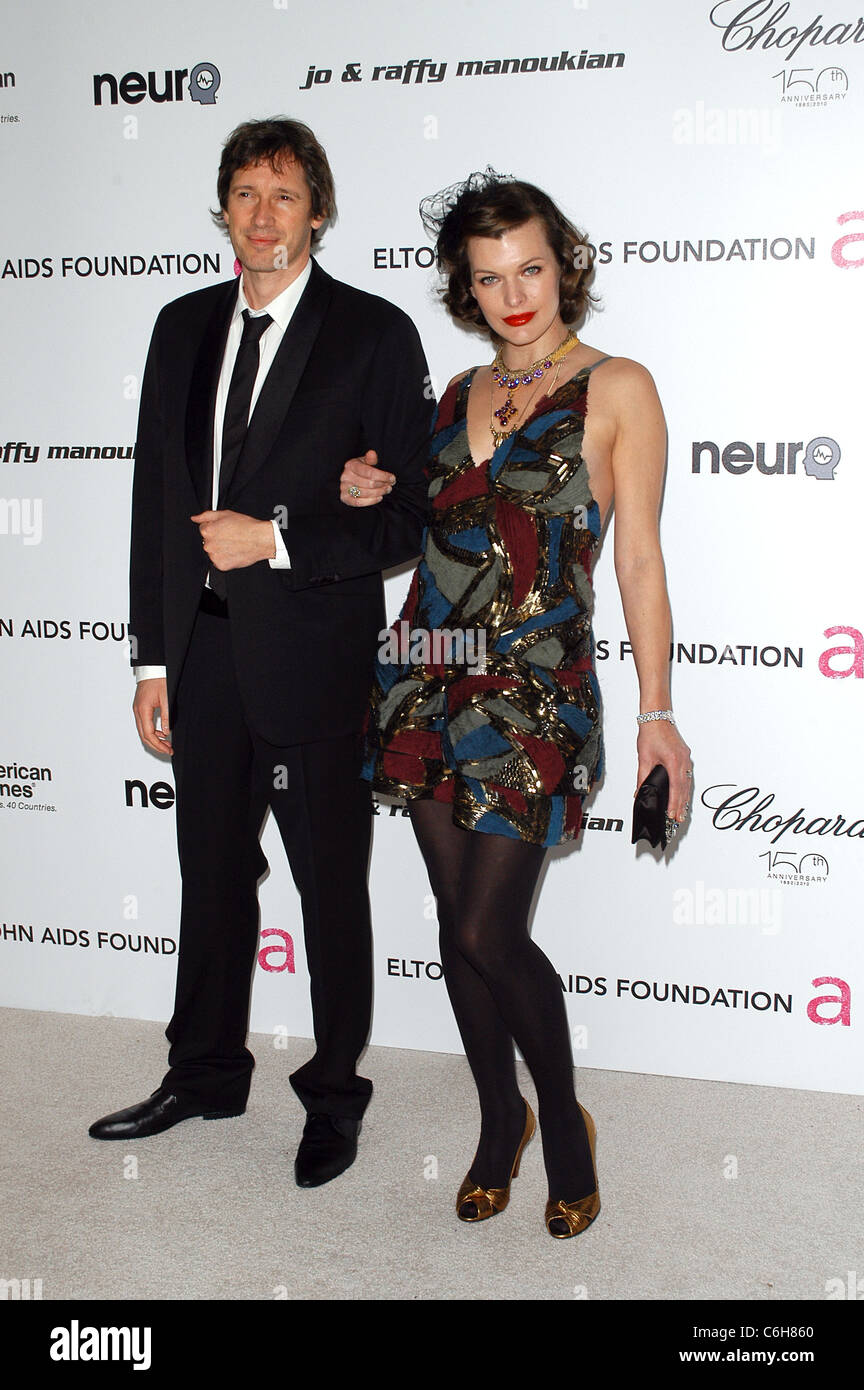 Paul Anderson e Milla Jovovich diciottesima edizione di Elton John AIDS Foundation Academy Awards (Oscar) la visualizzazione di parte - Arrivi detenute Foto Stock