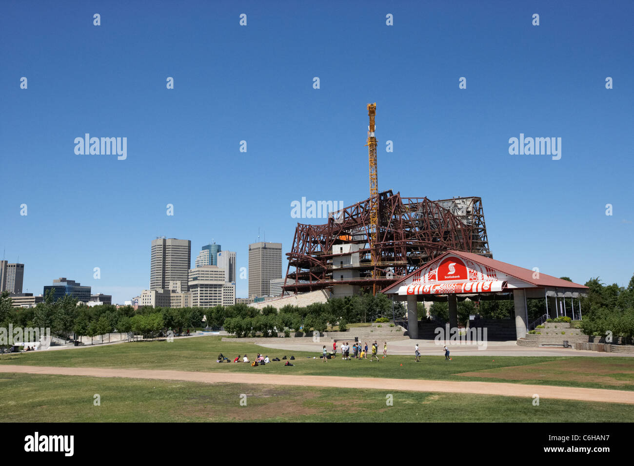 In corso di realizzazione presso il nuovo museo canadese per i diritti umani e la scotiabank stadio a forche Winnipeg Manitoba Canada Foto Stock