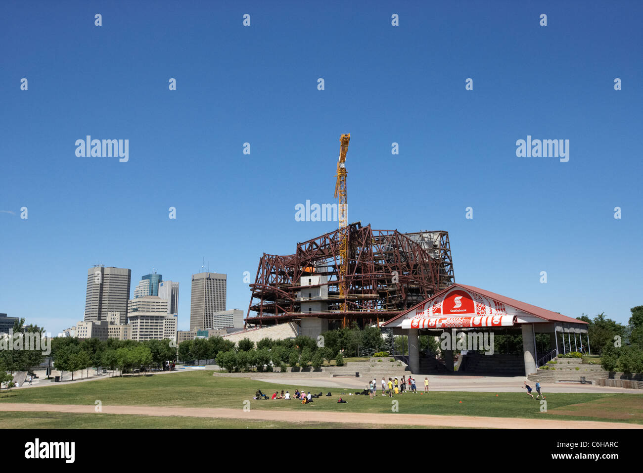 In corso di realizzazione presso il nuovo museo canadese per i diritti umani e la scotiabank stadio a forche Winnipeg Manitoba Canada Foto Stock