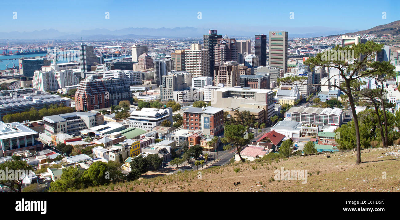 Vista sul centro di Città del Capo e le montagne di Stellenbosch a distanza Foto Stock
