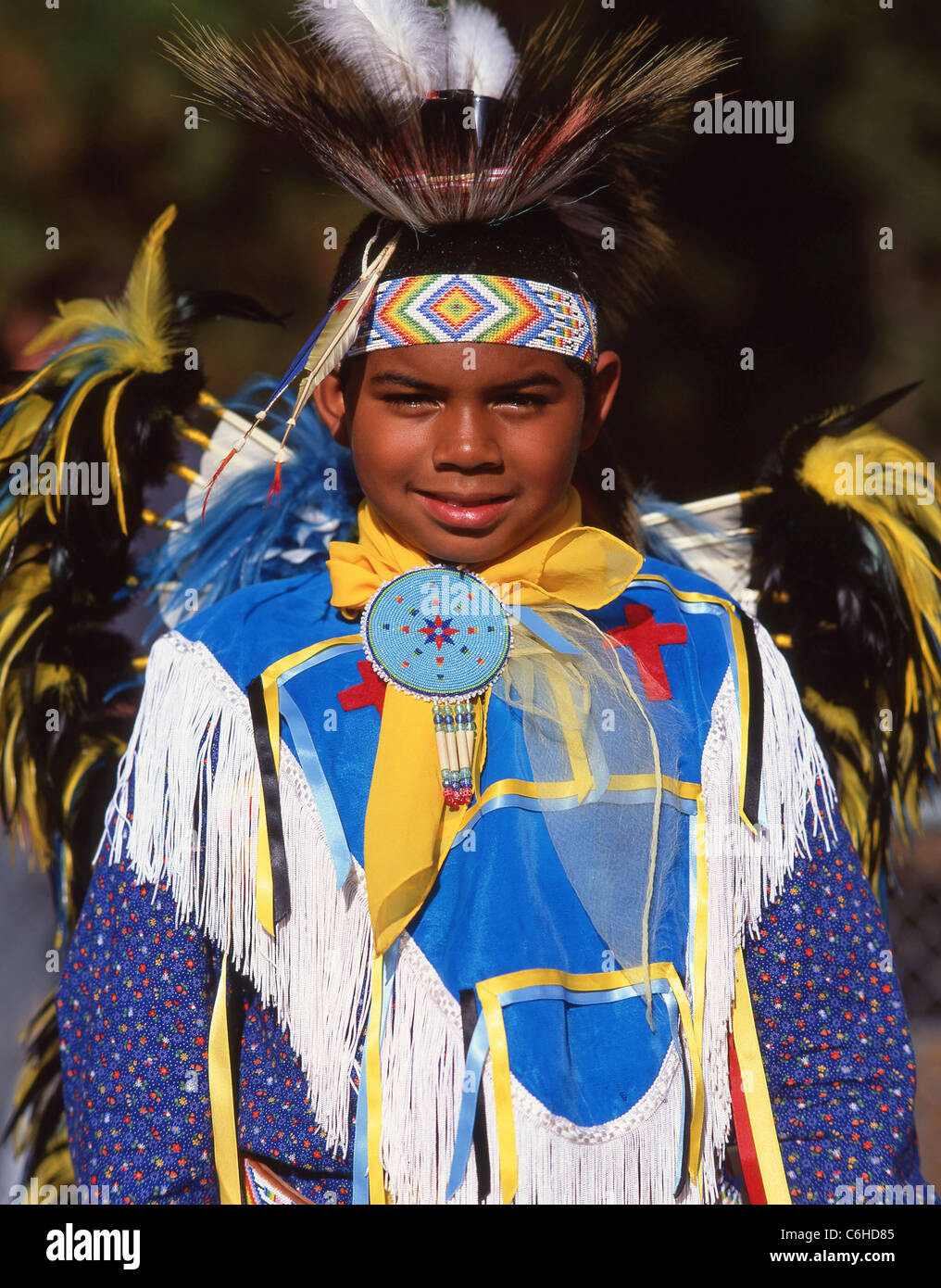 Ragazzo vestito come Native American Indian, Nevada, Stati Uniti d'America Foto Stock