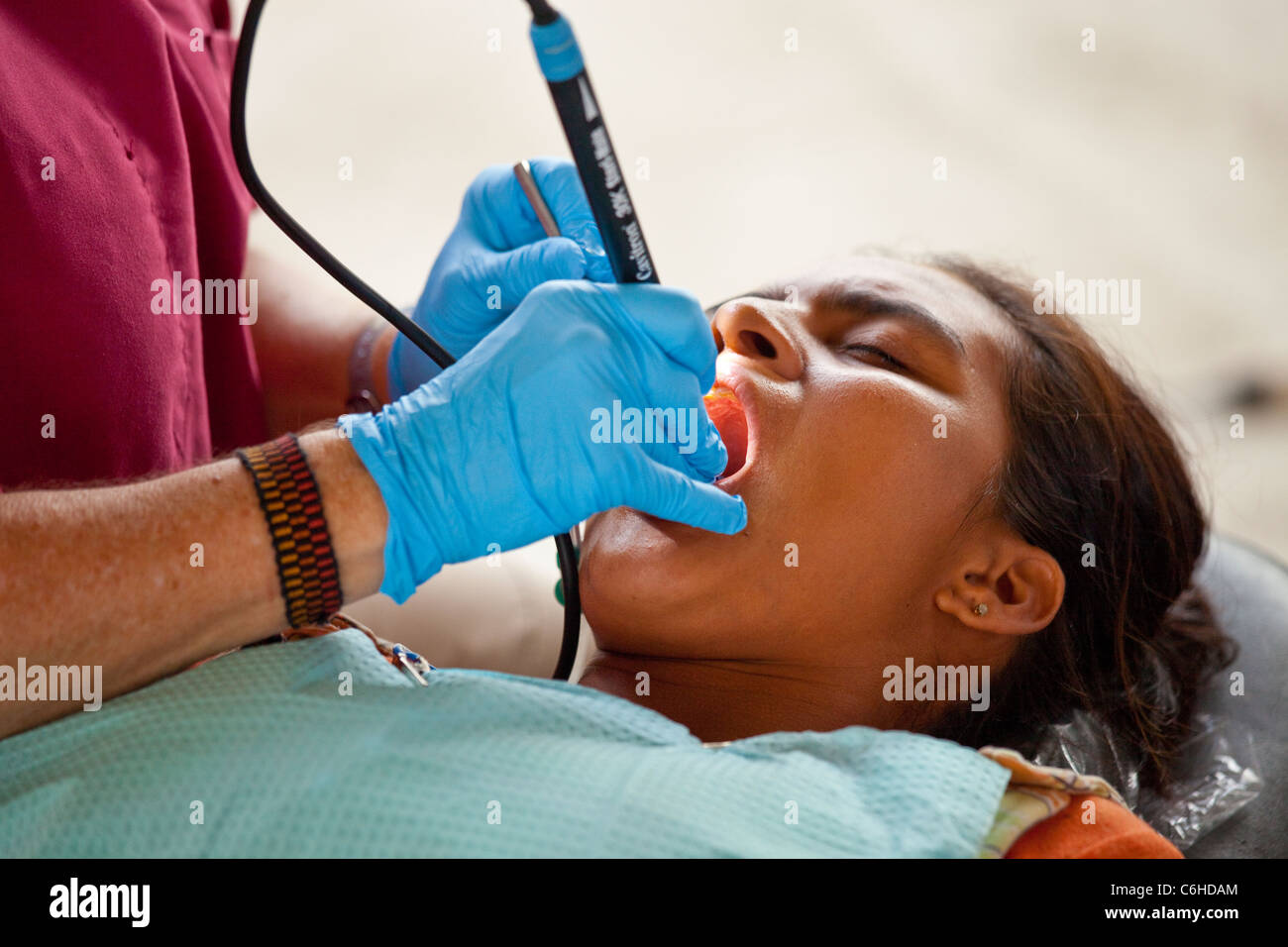 Un lavoro dentario dal USNS Comfort nave ospedale, San Salvador El Salvador Foto Stock