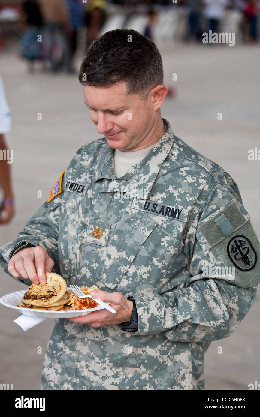 US Army Medical principali presso la USNS Comfort Nave ospedale medical distribution, San Salvador El Salvador Foto Stock