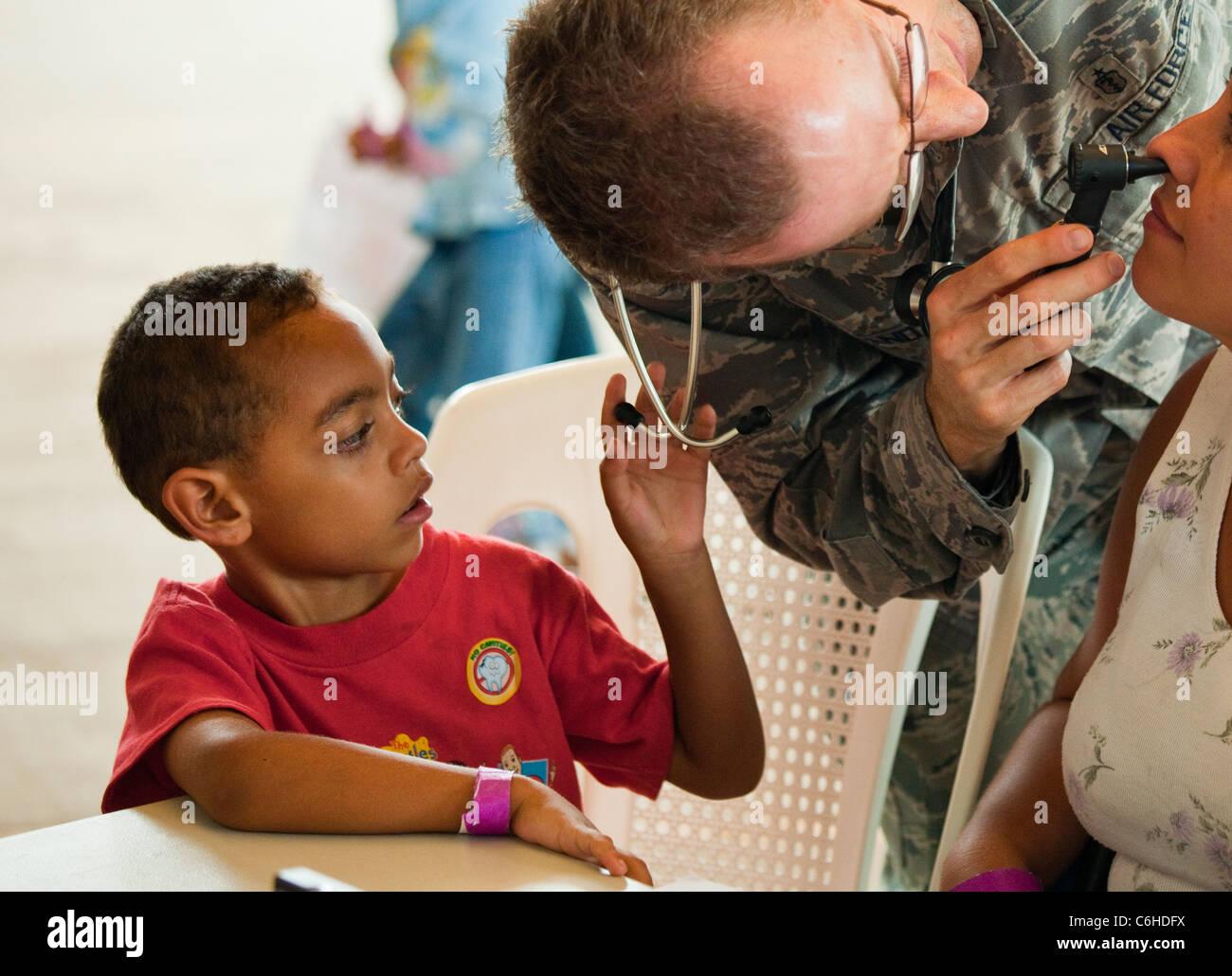 Trattamento medico dal USNS Comfort Nave ospedale in San Salvador El Salvador Foto Stock