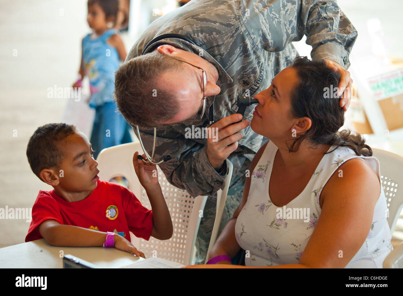 Trattamento medico dal USNS Comfort Nave ospedale in San Salvador El Salvador Foto Stock