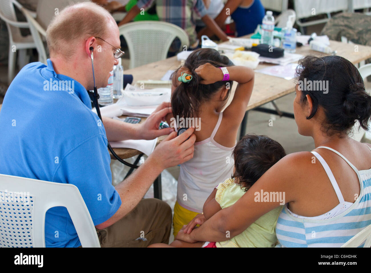 Trattamento medico dal USNS Comfort Nave ospedale in San Salvador El Salvador Foto Stock