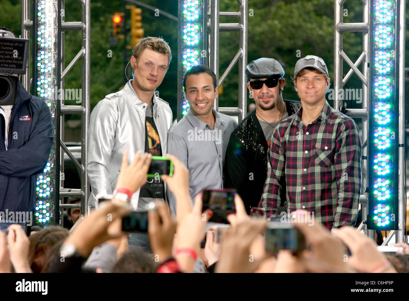 Nick Carter, Howie Dorough, A. J. McLean e Brian Littrell Backstreet Boys performing live sul CBS' 'Early Show" come parte del Foto Stock