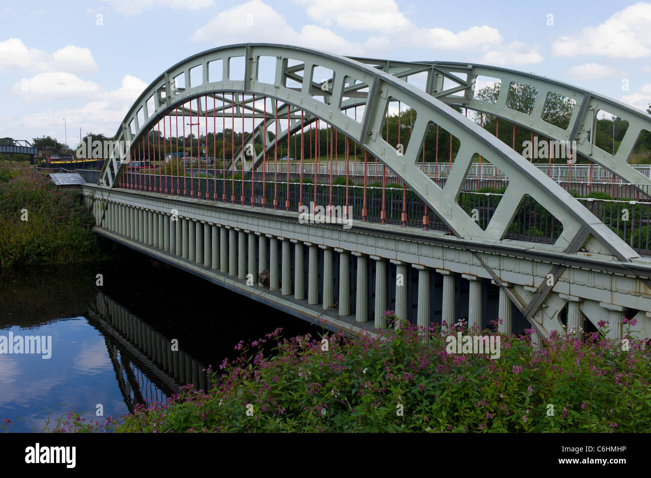 Stanley acquedotto di traghetto a West Yorkshire, Regno Unito, una storica struttura simile nell'aspetto al Ponte del Porto di Sydney in Australia. Foto Stock