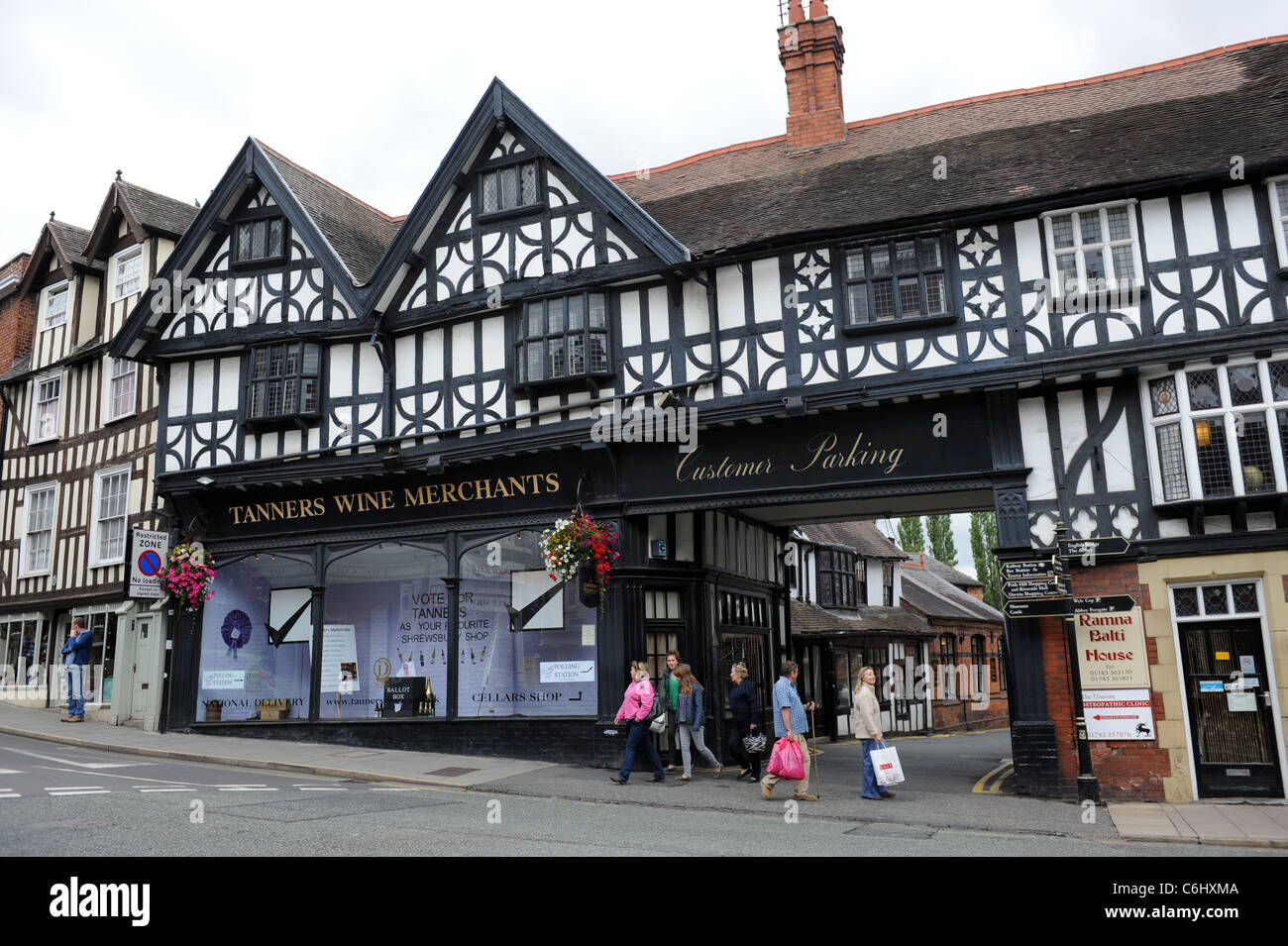 Shrewsbury Town Centre Tanners Merchants Vino A Shrewsbury Shropshire Inghilterra Regno Unito Foto Stock