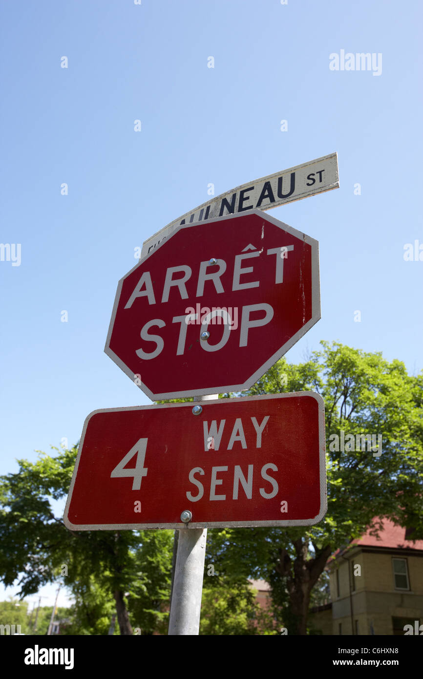 4-modo segno di stop in lingua francese del quartiere francese winnipeg Manitoba Canada Foto Stock