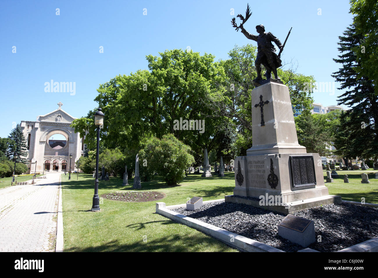 Prima mondiale di un memoriale di guerra nel parco di san bonifacio cattedrale nel quartiere francese winnipeg Manitoba Canada Foto Stock