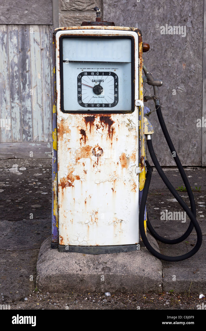 Antico della pompa benzina Foto stock - Alamy