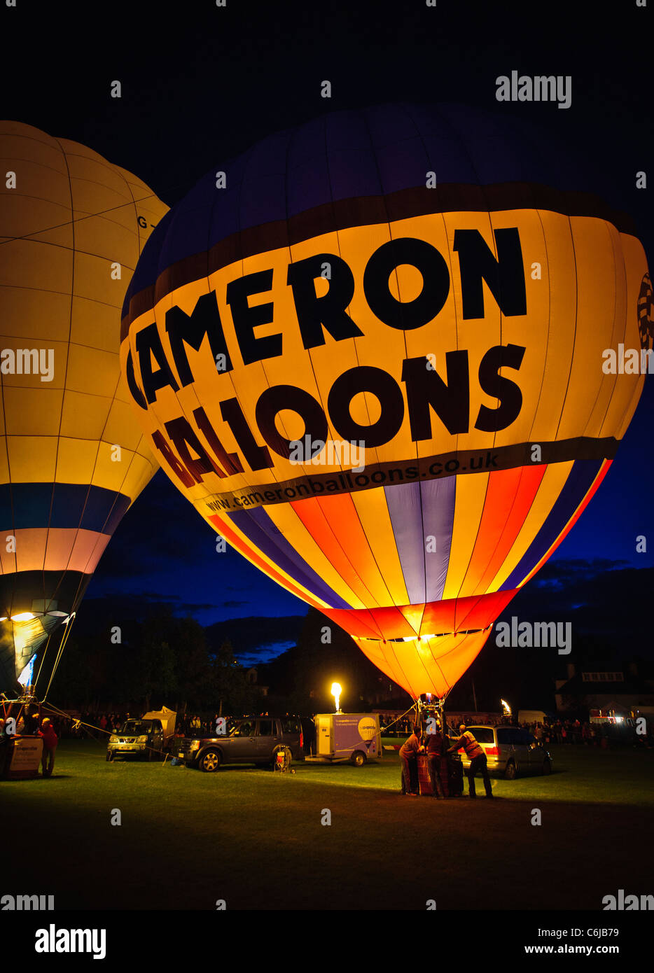 Strathaven Balloon Festival "bagliore di sera" Foto Stock