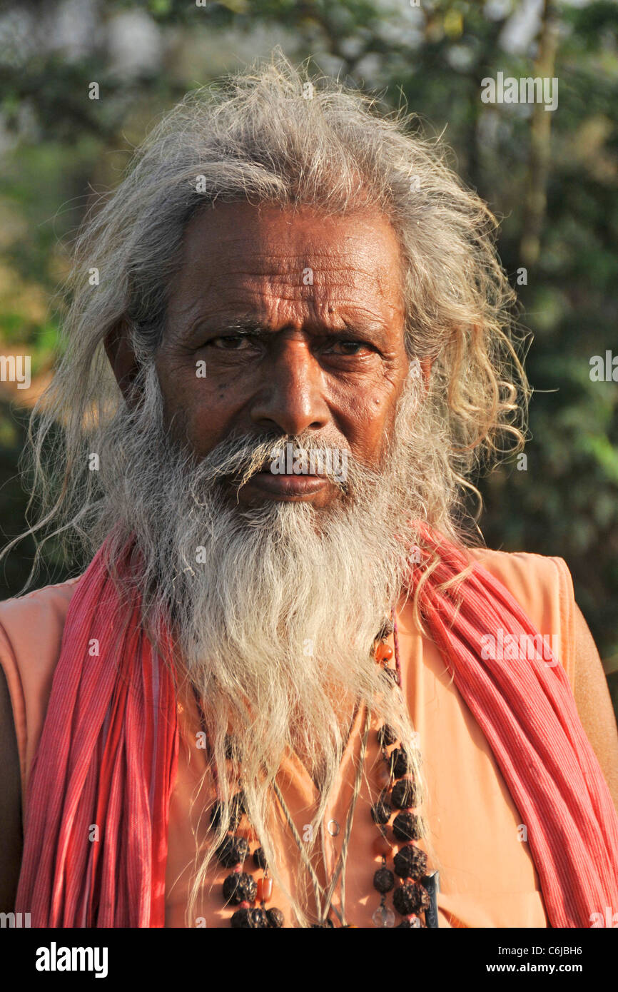 Ritratto di bianco uomo barbuto Colli Aravalli Rajasthan in India Foto Stock