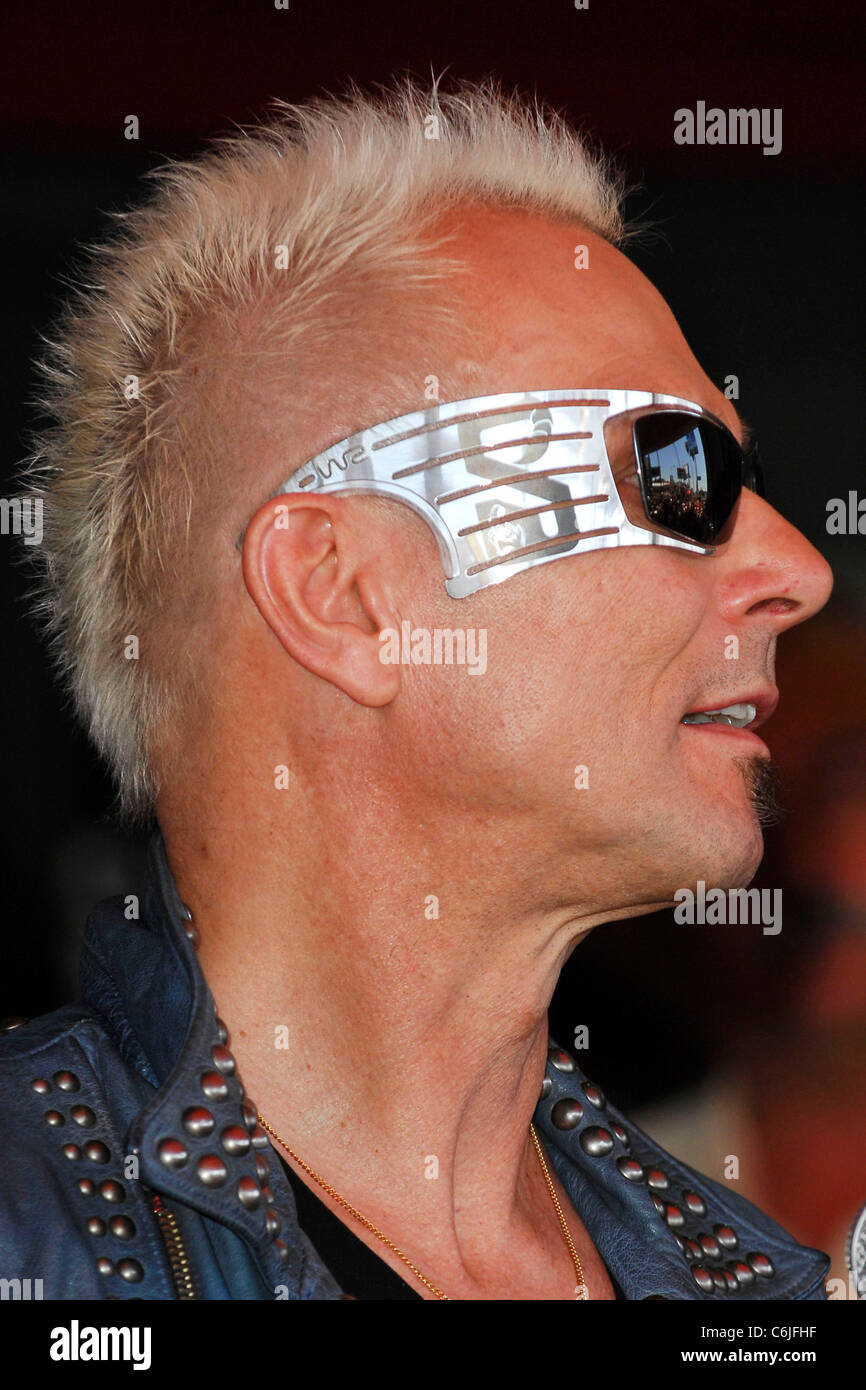 Rudolf Schenker Scorpions sono indotti su Hollywood RockWalk di Los Angeles, California - 06.04.10 Foto Stock