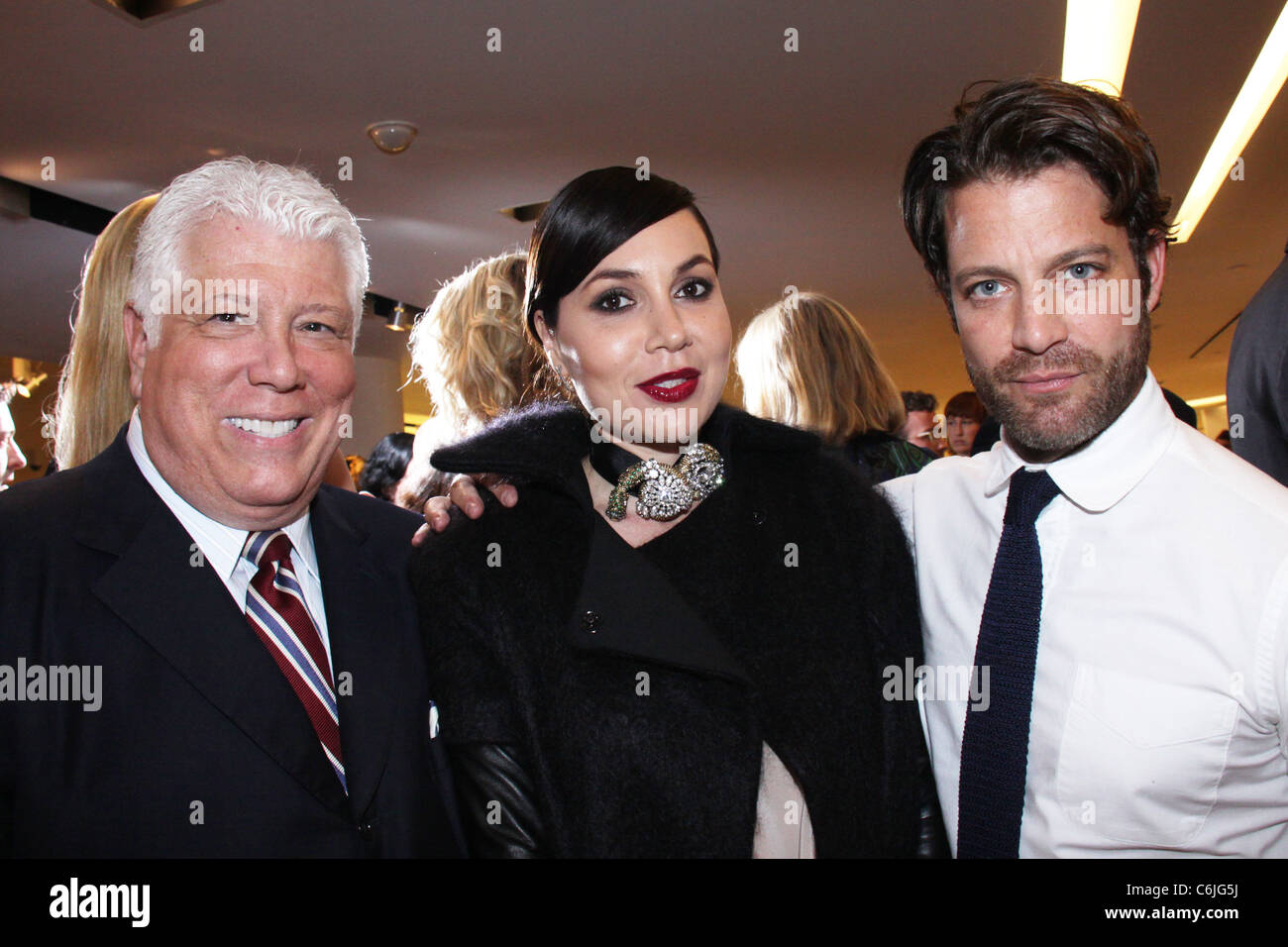 Dennis Basso, Fabiola Beracasa e Nate Berkus Reception per Derek Blasberg il nuovo libro "eleganti" a Barneys New York City, Stati Uniti d'America - Foto Stock