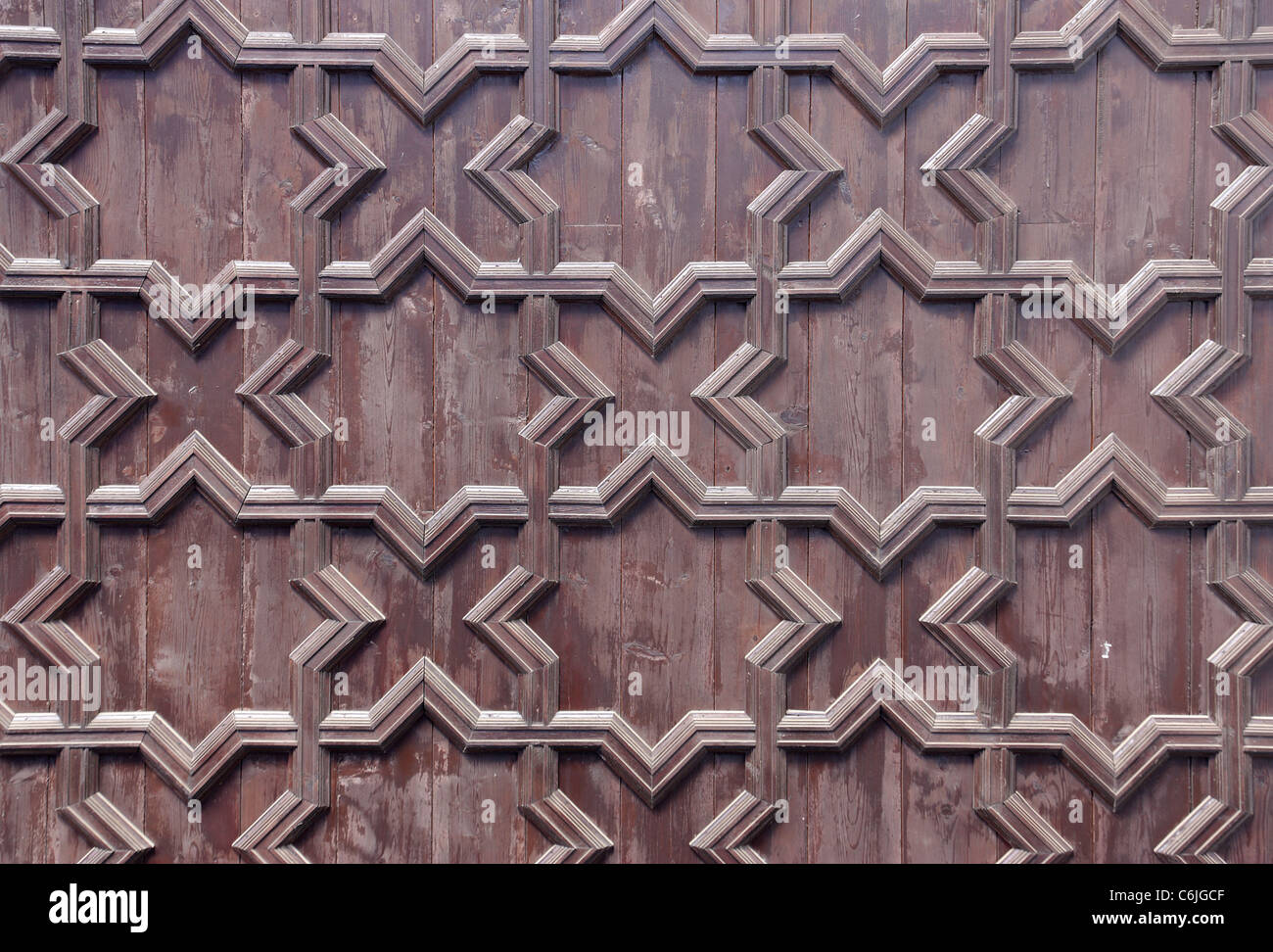 Dettaglio del tetto della piazza di Spagna a Siviglia, composto da esagoni in legno fatti a mano e ceramiche. Foto Stock