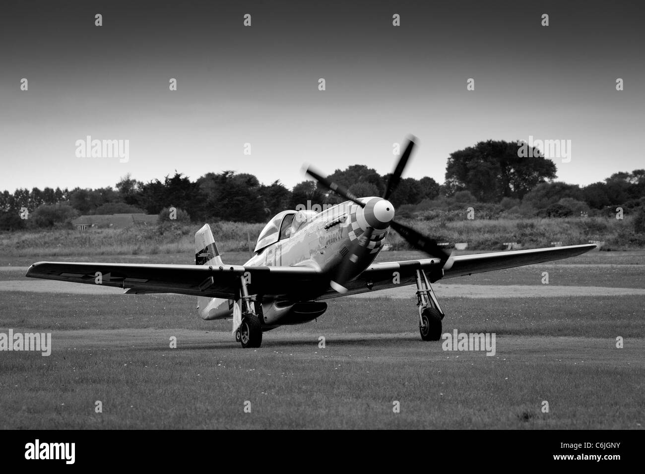 Una guerra mondiale due Mustang aeromobili a Shoreham airfield in 2011 Foto Stock