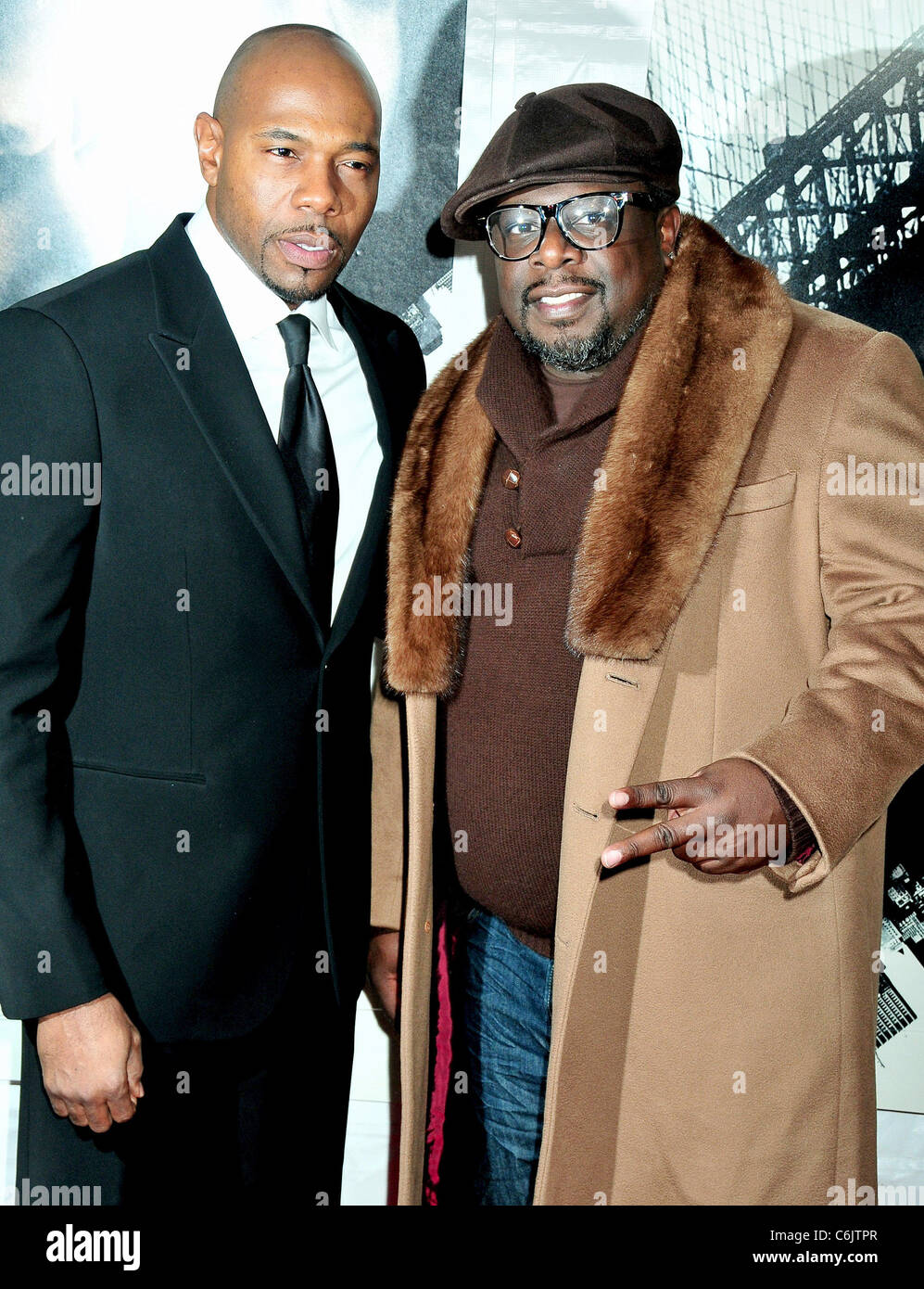 Antoine Fuqua e Cedric il presentatore New York premiere di 'Brooklyn's Finest' a AMC Lincoln Square Theatre - Nuovi arrivi Foto Stock