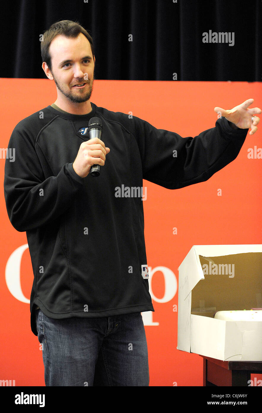 MLB Brocca Dirk Von Hayhurst del Toronto Bluejays, promuovendo il suo nuovo libro "Il Bullpen Vangeli presso il Festival di capitoli Foto Stock