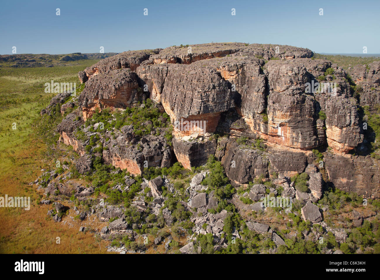 Affioramenti di roccia nei pressi di Ubirr, Parco Nazionale Kakadu, Territorio del Nord, l'Australia - aerial Foto Stock