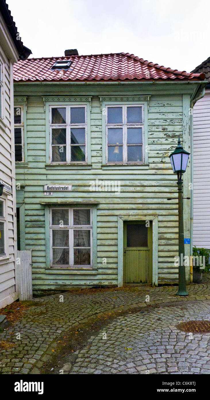 Centro storico di case di legno in Gronnevollen street, Marken, Bergen, Norvegia Foto Stock