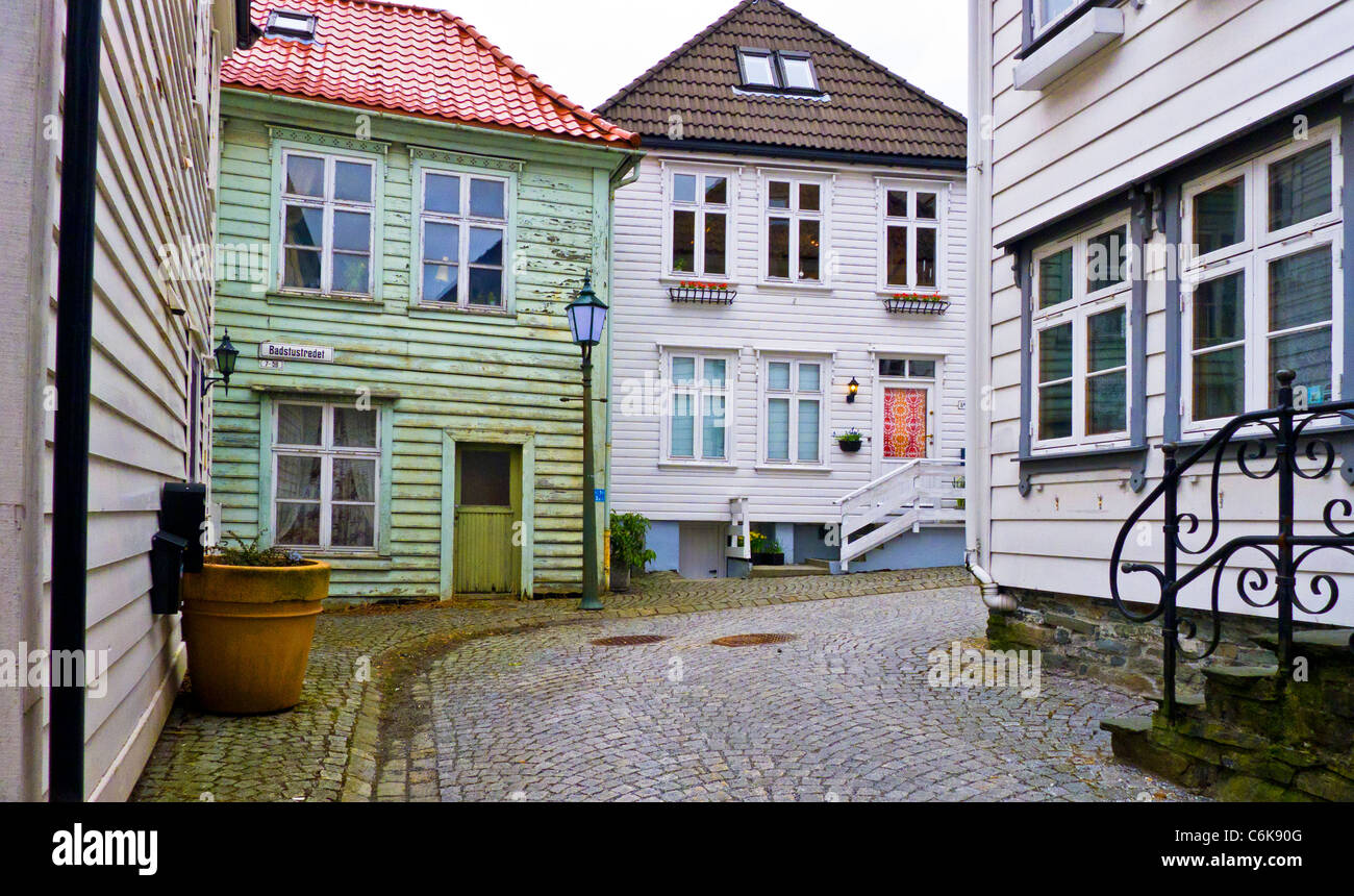 Centro storico di case di legno in Gronnevollen street, Marken, Bergen, Norvegia Foto Stock