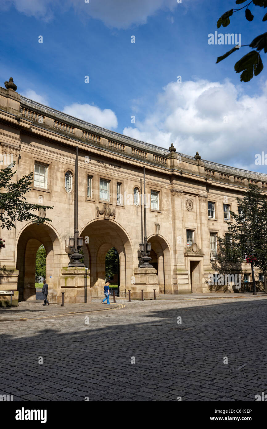 Le Mans Crescent, Bolton Regno Unito. Costruito nel corso degli anni trenta e ribattezzato negli anni settanta in onore di Bolton twin town Foto Stock