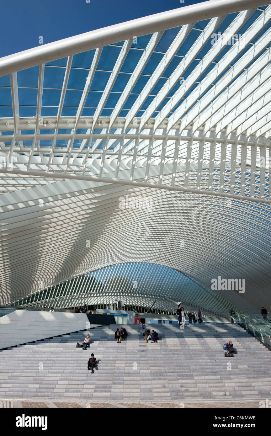 Liège-Guillemins moderna stazione ferroviaria progettata dall'architetto Santiago Calatrava a Liegi in Belgio Foto Stock