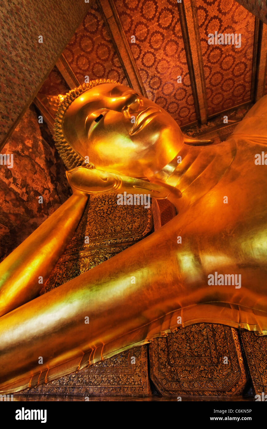 Gigante Buddha Reclinato, cosa Po, Bangkok, Thailandia Foto Stock