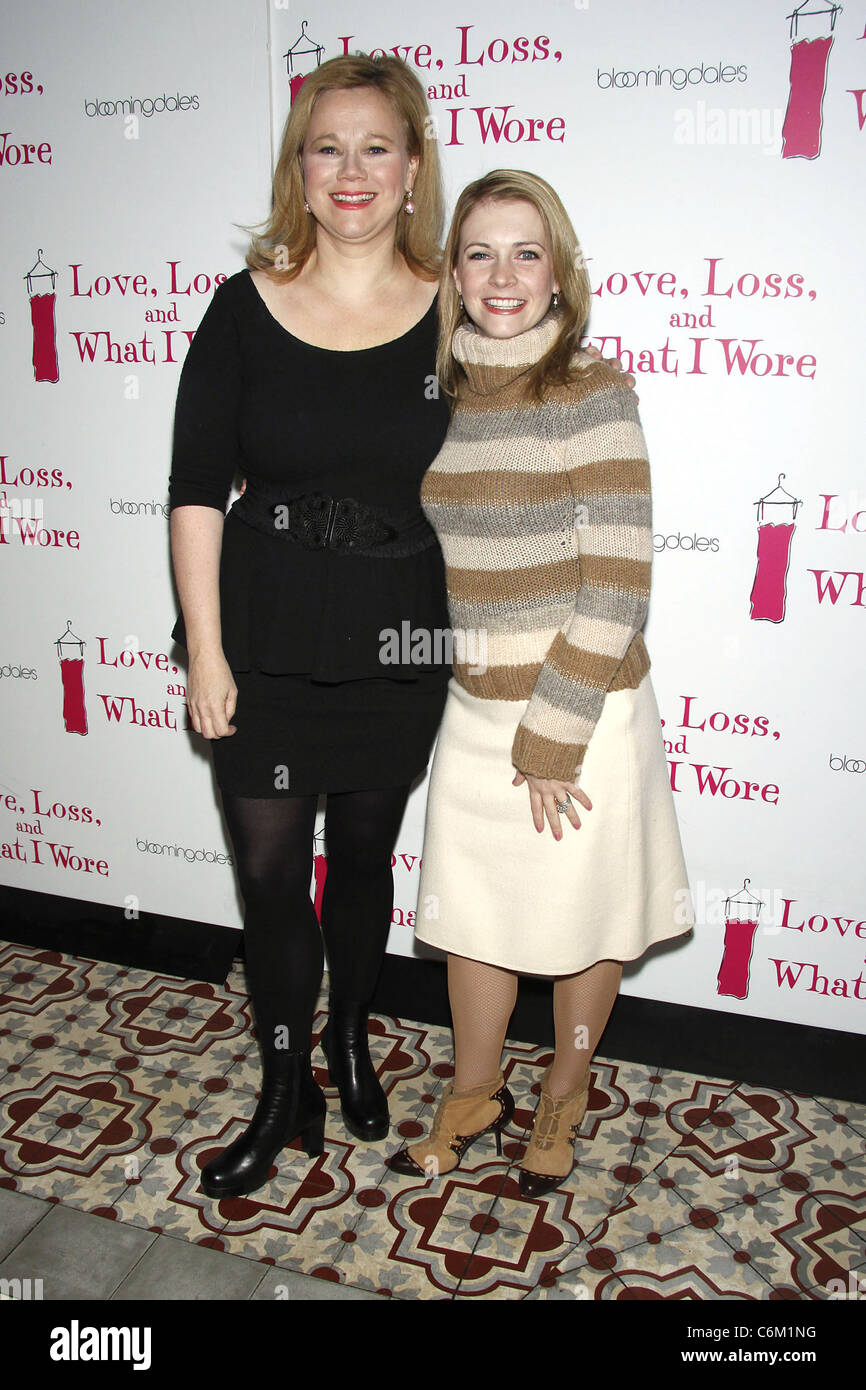 Caroline Rhea e Melissa Joan Hart che frequentano il dopo la festa per celebrare i nuovi membri del cast del gioco "Amore, perdita, e Foto Stock